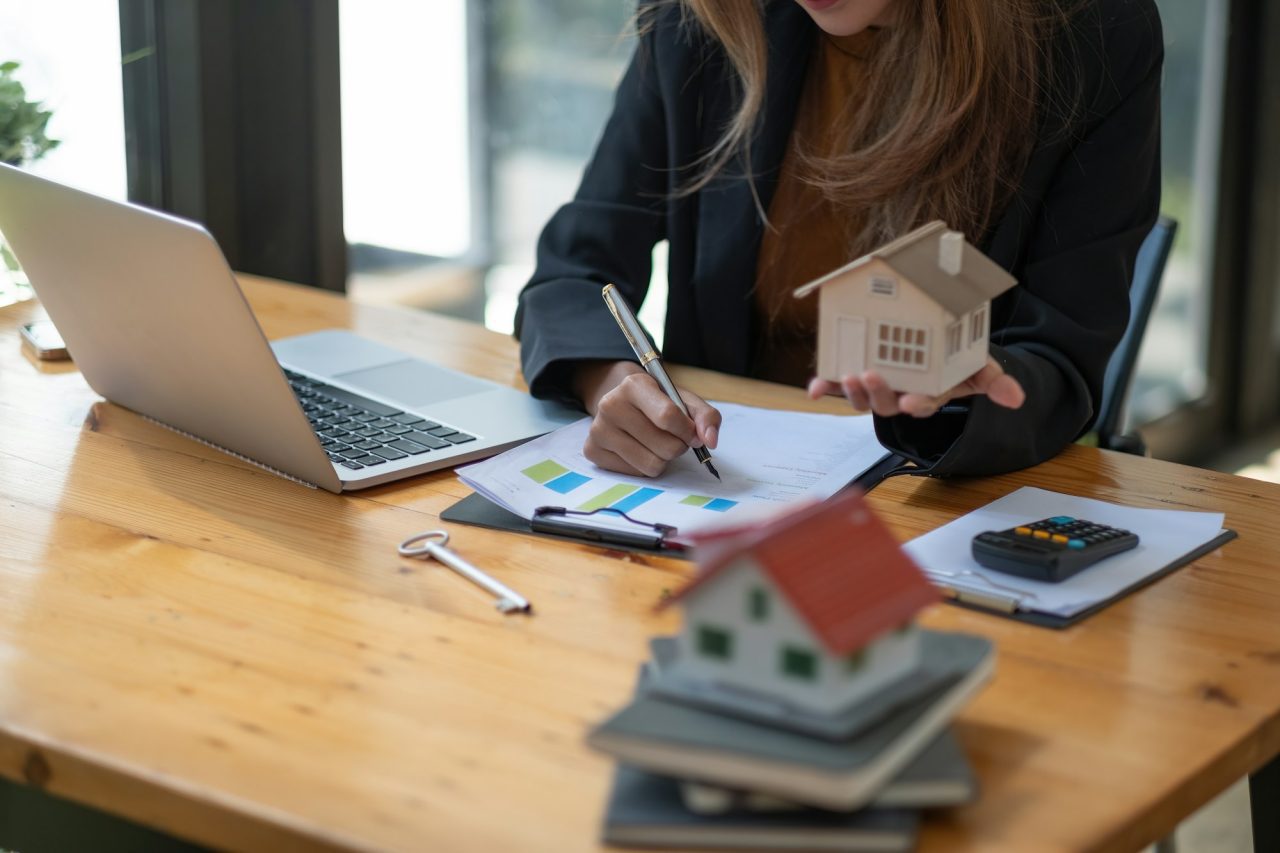 Equipe Nascimento Contabilidade analisando dados financeiros